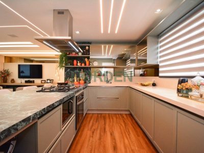 Apartamento, 165m² com 4 quartos, 3 suítes e 2 vagas, Residencial Linda Koerich em Florianópolis