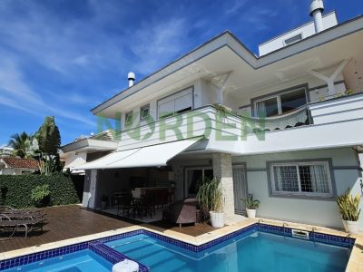 Casa, 450m² com 5 quartos, 5 suítes e 4 vagas no bairro Jurerê Internacional em Florianópolis