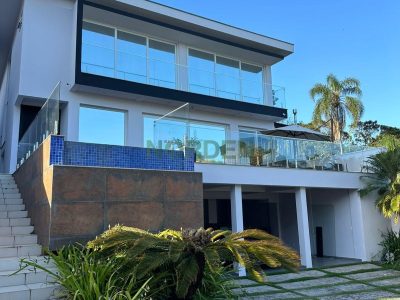Casa, 448m² com 5 quartos, 4 suítes e 8 vagas, Residencial Riviera em Florianópolis