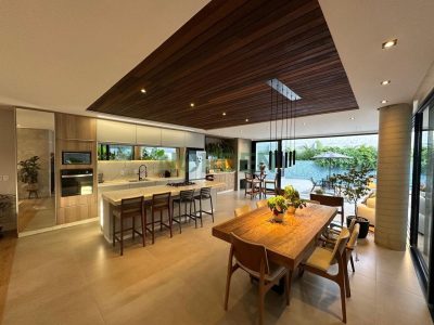 Casa, 286m² com 4 quartos, 3 suítes e 2 vagas no bairro Recanto dos Açores em Florianópolis