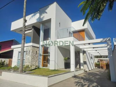 Casa, 310m² com 5 quartos, 3 suítes e 4 vagas no bairro Daniela em Florianópolis
