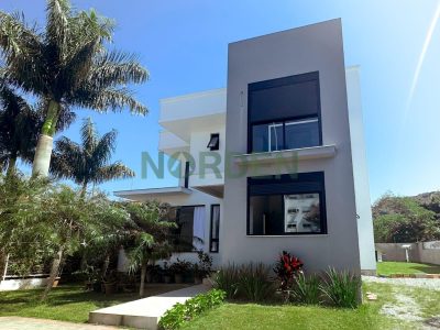 Casa, 288m² com 4 quartos, 4 suítes e 2 vagas, Ilha do Arvoredo em Florianópolis