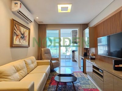 Apartamento, 106m² com 3 quartos, 3 suítes e 2 vagas, Residencial Beach Class em Florianópolis