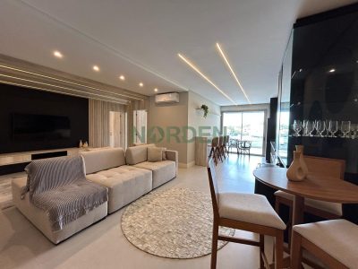Apartamento, 125m² com 3 quartos, 3 suítes e 2 vagas, Residencial Yacht Club em Florianópolis