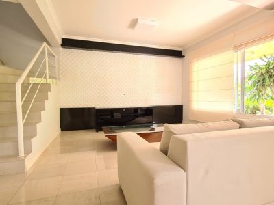 Casa, 220m² com 3 quartos, 3 suítes e 4 vagas no bairro Jurerê Internacional em Florianópolis