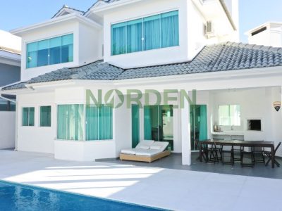 Casa, 250m² com 4 quartos, 4 suítes e 2 vagas no bairro Jurerê Internacional em Florianópolis