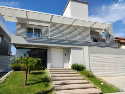 Casa, 413m² com 3 quartos, 3 suítes e 2 vagas no bairro Jurerê Internacional em Florianópolis