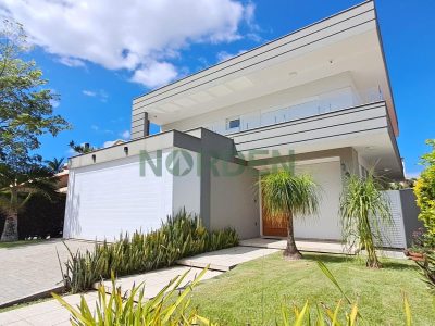 Casa, 242m² com 4 quartos, 3 suítes e 2 vagas no bairro Jurerê Internacional em Florianópolis