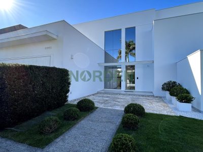Casa, 485m² com 5 quartos, 3 suítes e 2 vagas no bairro Jurerê Internacional em Florianópolis