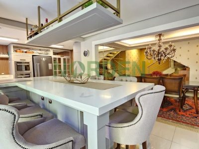 Casa, 450m² com 4 quartos, 4 suítes e 4 vagas, Baia Norte em Florianópolis