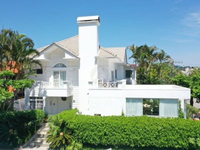 Casa, 500m² com 4 quartos, 2 suítes e 2 vagas no bairro Jurerê Internacional em Florianópolis