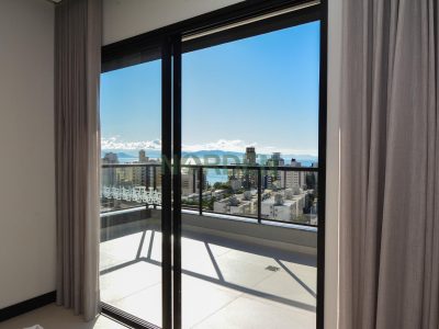 Apartamento, 74m² com 2 quartos, 2 suítes e 2 vagas no bairro Centro em Florianópolis