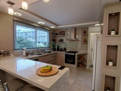 Casa, 329m² com 3 quartos, 1 suíte e 2 vagas no bairro Coqueiros em Florianópolis