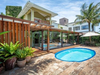 Casa, 450m² com 3 quartos, 3 suítes e 4 vagas no bairro Jurerê Internacional em Florianópolis