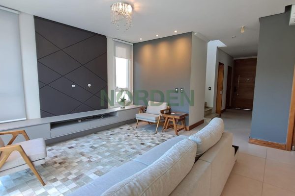 Casa, 242m² com 4 quartos, 3 suítes e 2 vagas no bairro Jurerê Internacional em Florianópolis