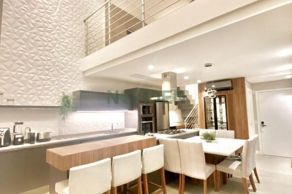 Apartamento, 135m² com 3 quartos, 3 suítes e 2 vagas no bairro Jurerê em Florianópolis