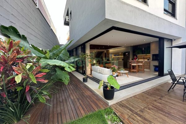 Casa, 286m² com 4 quartos, 3 suítes e 2 vagas no bairro Recanto dos Açores em Florianópolis