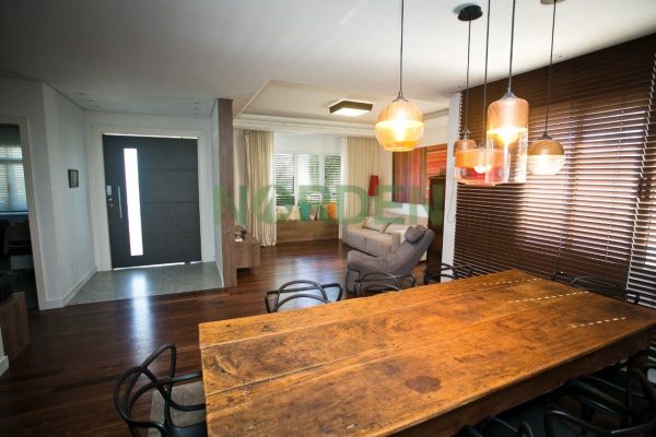 Casa, 388m² com 5 quartos, 4 suítes e 2 vagas no bairro Jurerê Internacional em Florianópolis