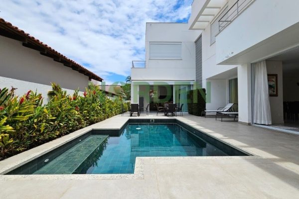 Casa, 650m² com 5 quartos, 4 suítes e 4 vagas no bairro Jurerê Internacional em Florianópolis