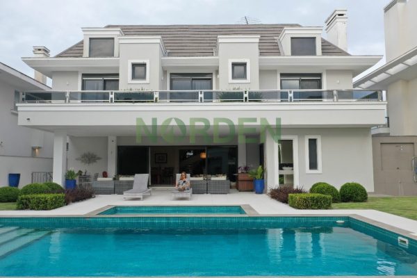 Casa, 826m² com 5 quartos, 5 suítes e 6 vagas no bairro Jurerê Internacional em Florianópolis