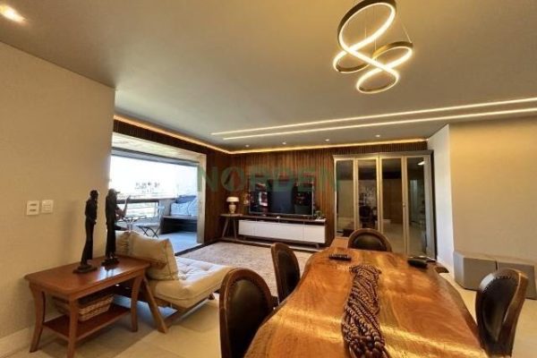 Apartamento, 92m² com 3 quartos, 1 suíte e 2 vagas no bairro Jurerê em Florianópolis