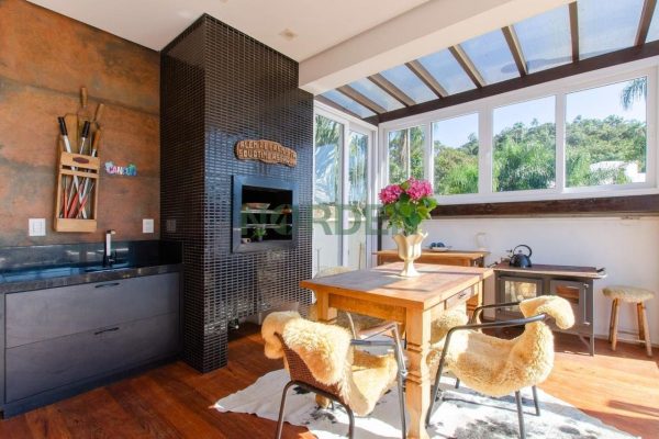 Casa, 448m² com 5 quartos, 4 suítes e 8 vagas, Residencial Riviera em Florianópolis