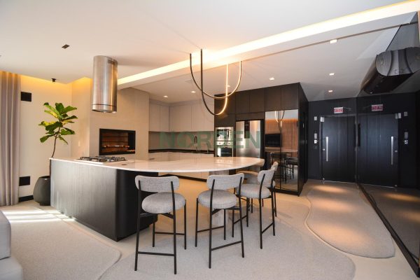 Apartamento, 109m² com 3 quartos, 3 suítes e 2 vagas no bairro Centro em Florianópolis