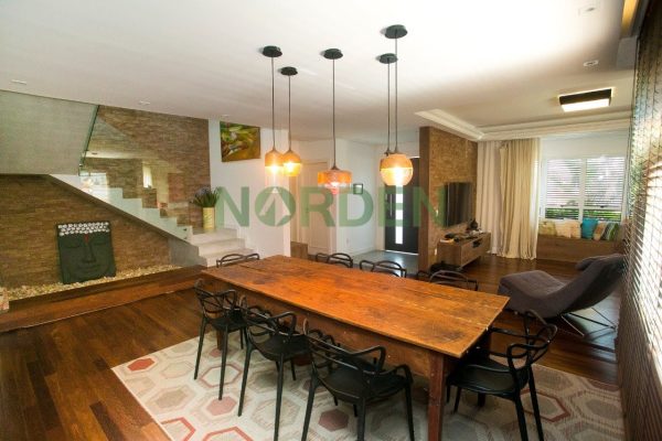 Casa, 388m² com 5 quartos, 4 suítes e 2 vagas no bairro Jurerê Internacional em Florianópolis