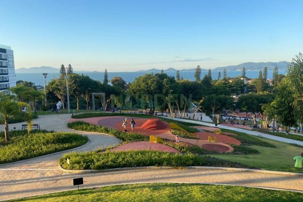 Apartamento, 102m² com 3 quartos, 1 suíte e 2 vagas, Residencial Jardim Poente em Florianópolis