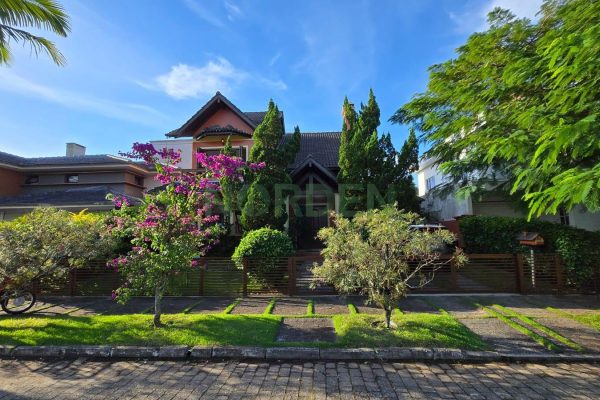 Casa, 230m² com 3 quartos, 1 suíte e 3 vagas no bairro Jurerê Internacional em Florianópolis