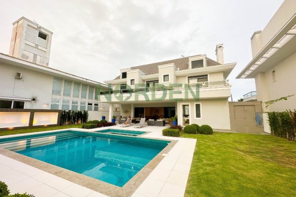 Casa, 826m² com 5 quartos, 5 suítes e 6 vagas no bairro Jurerê Internacional em Florianópolis