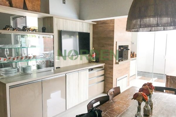 Casa, 303m² com 4 quartos, 4 suítes e 3 vagas no bairro Jurerê Internacional em Florianópolis