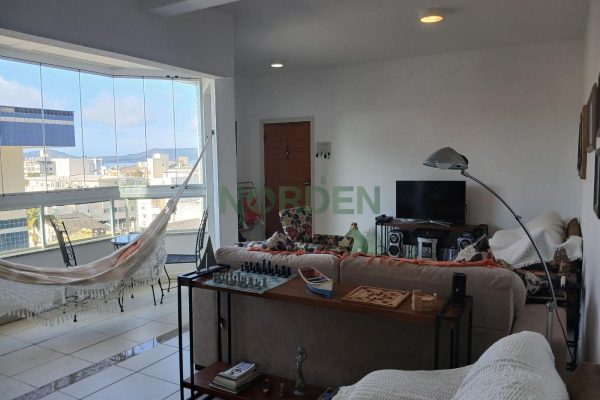 Apartamento, 142m² com 3 quartos, 1 suíte e 2 vagas, Edifício Aquarius em Florianópolis