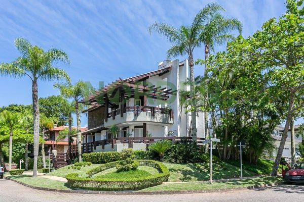 Casa, 600m² com 5 quartos, 5 suítes e 6 vagas no bairro Jurerê Internacional em Florianópolis