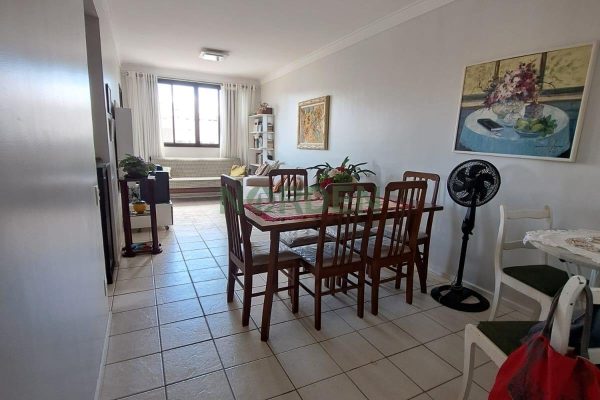 Apartamento, 75m² com 2 quartos e 1 vaga no bairro Centro em Florianópolis
