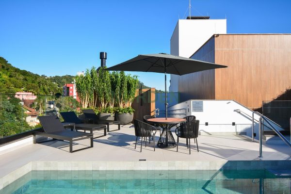 Apartamento, 109m² com 3 quartos, 3 suítes e 2 vagas no bairro Centro em Florianópolis