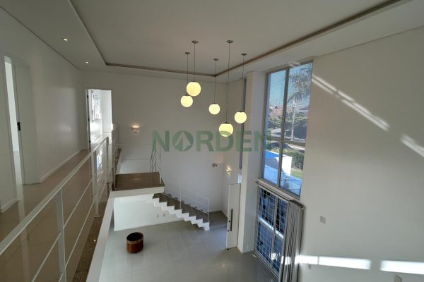 Casa, 485m² com 5 quartos, 3 suítes e 2 vagas no bairro Jurerê Internacional em Florianópolis
