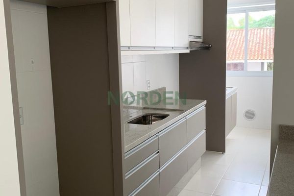 Apartamento, 74m² com 3 quartos, 1 suíte e 2 vagas no bairro Canasvieiras em Florianópolis