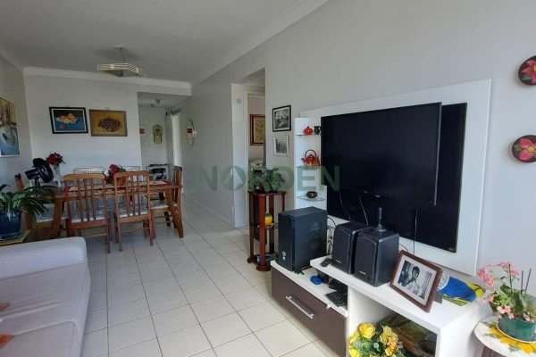 Apartamento, 75m² com 2 quartos e 1 vaga no bairro Centro em Florianópolis