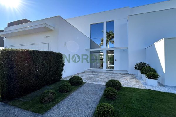 Casa, 485m² com 5 quartos, 3 suítes e 2 vagas no bairro Jurerê Internacional em Florianópolis