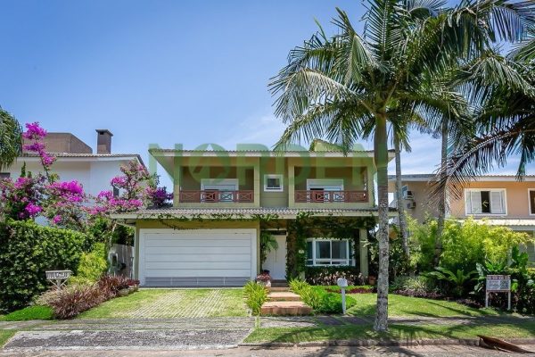 Casa, 450m² com 3 quartos, 3 suítes e 4 vagas no bairro Jurerê Internacional em Florianópolis