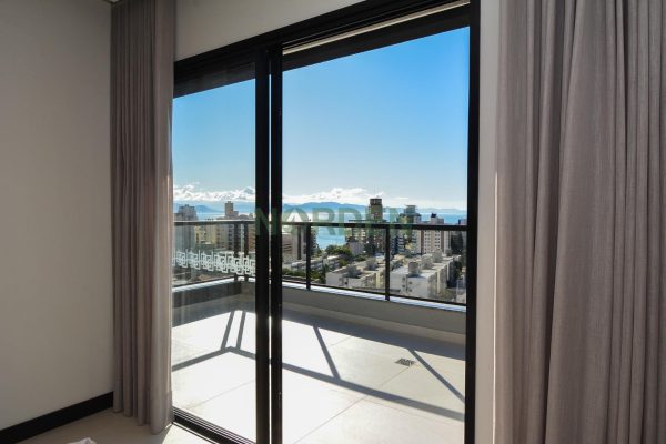 Apartamento, 74m² com 2 quartos, 2 suítes e 2 vagas no bairro Centro em Florianópolis