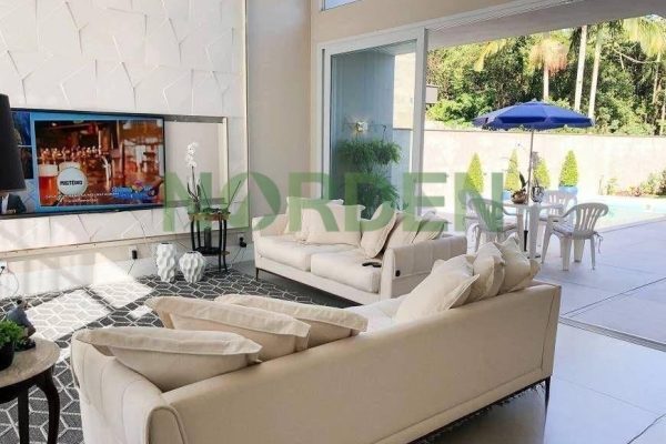 Casa, 230m² com 3 quartos, 3 suítes e 2 vagas no bairro Jurerê em Florianópolis