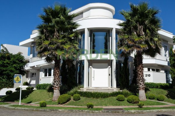 Casa, 6m² com 4 quartos, 4 suítes e 4 vagas no bairro Jurerê Internacional em Florianópolis