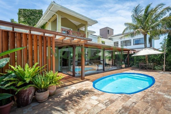 Casa, 450m² com 3 quartos, 3 suítes e 4 vagas no bairro Jurerê Internacional em Florianópolis